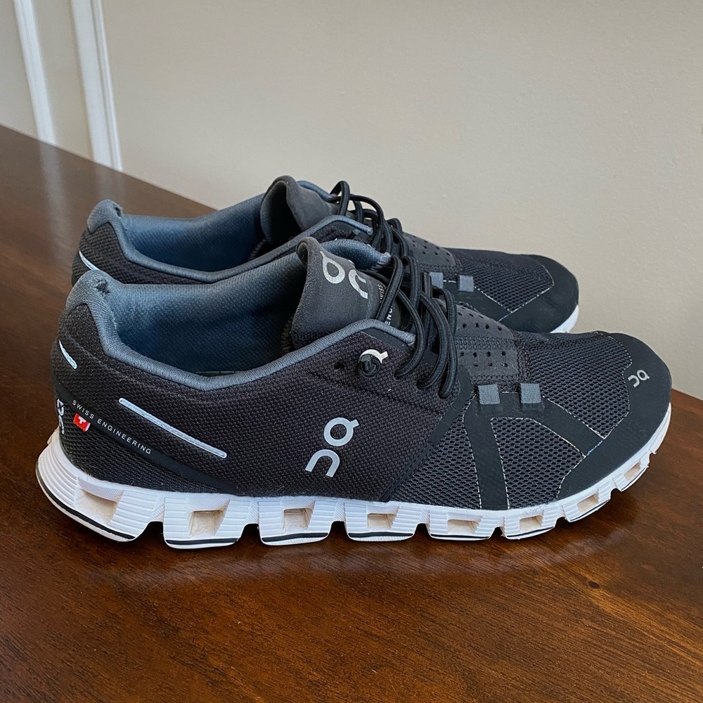 ON Running Cloud 5 Black White Shoes Sneaker Size 9